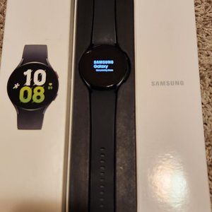Samsung Galaxy Watch 5 (GPS) 44mm smartwatch with heart monitor